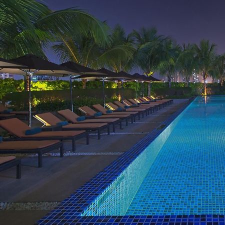 The Westin Mumbai Garden City Exterior photo The swimming pool at the hotel