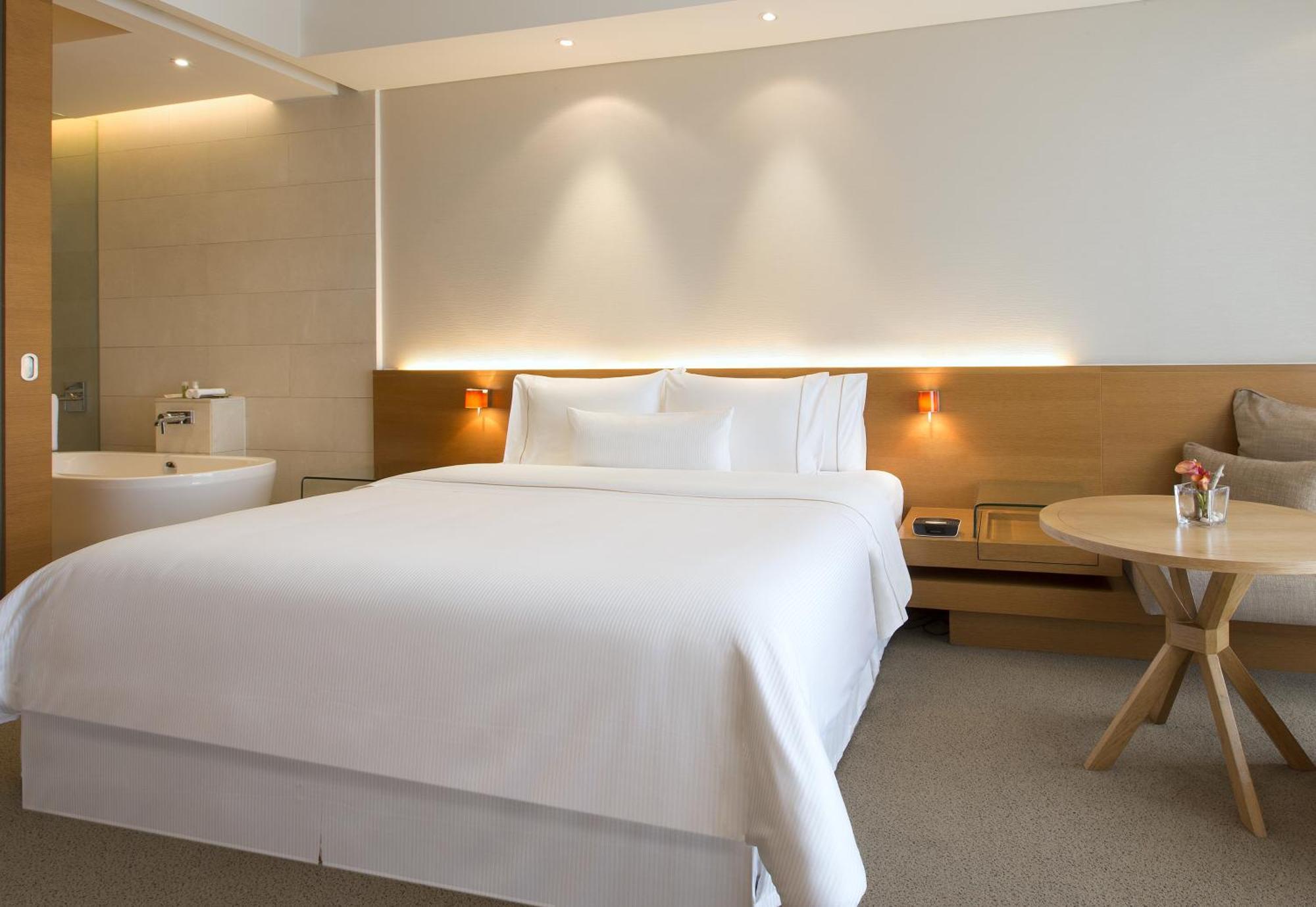 The Westin Mumbai Garden City Exterior photo A room at the hotel