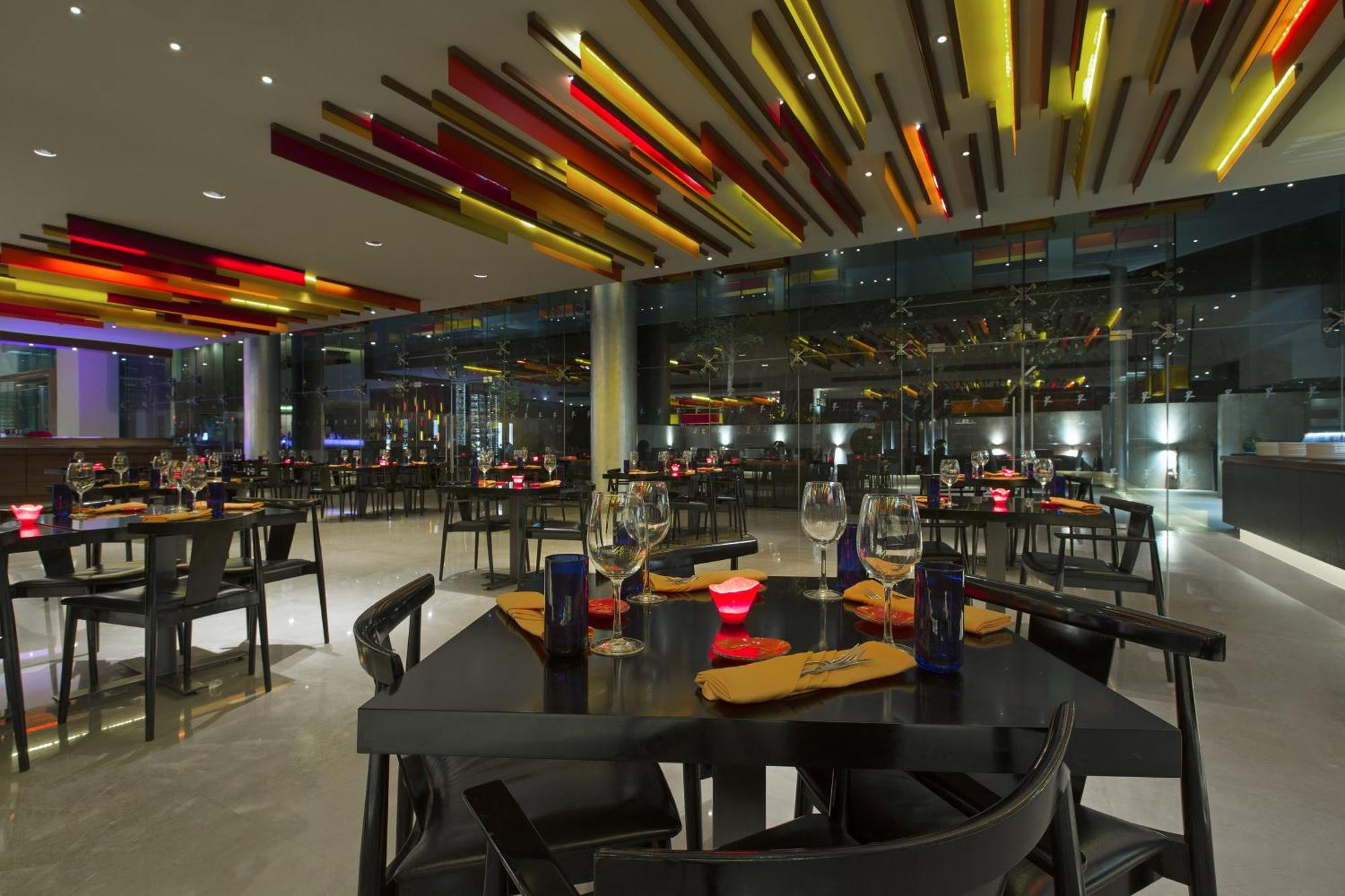 The Westin Mumbai Garden City Exterior photo The interior of the restaurant