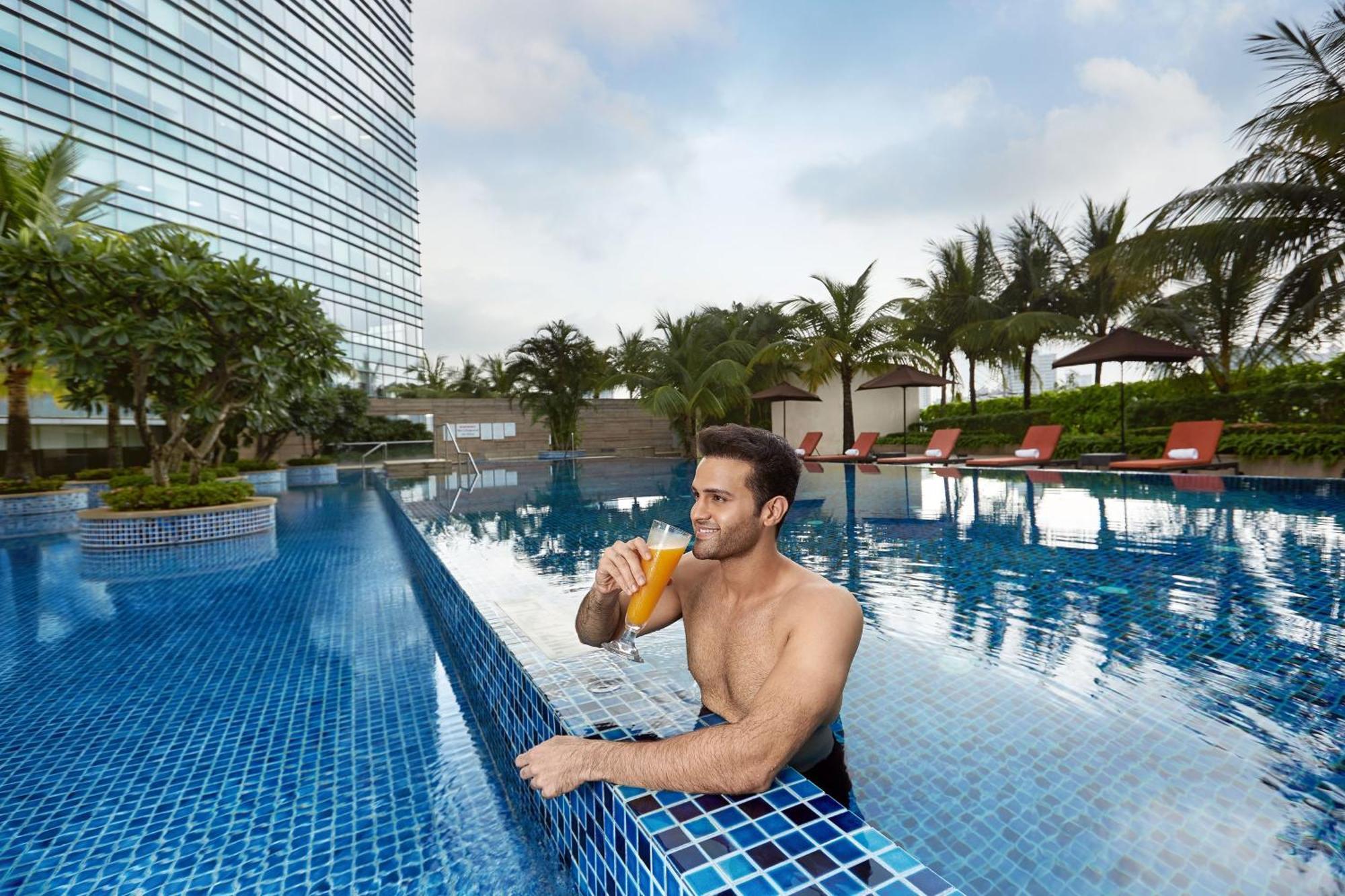 The Westin Mumbai Garden City Exterior photo The swimming pool at the hotel
