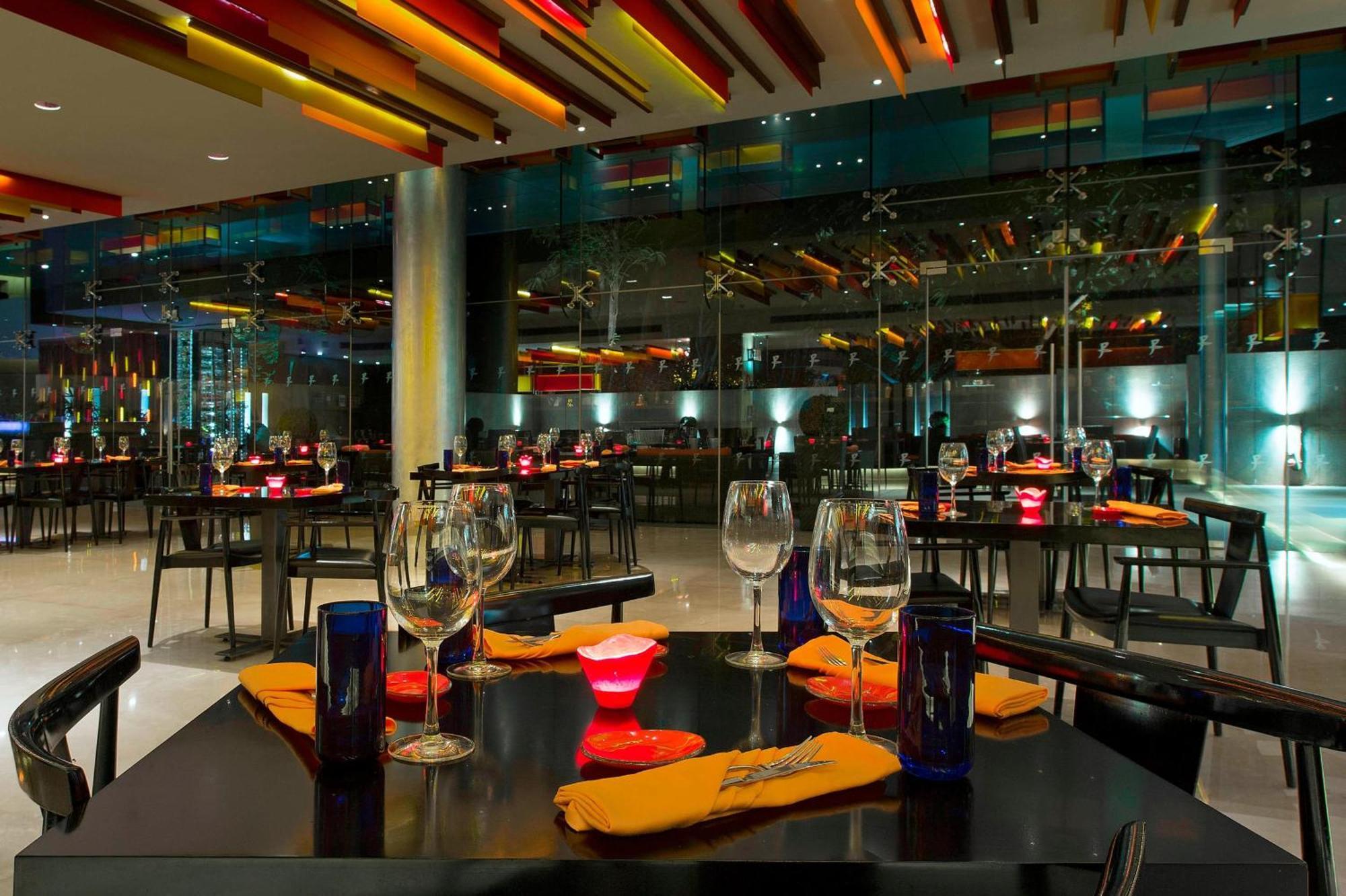 The Westin Mumbai Garden City Exterior photo The interior of the restaurant