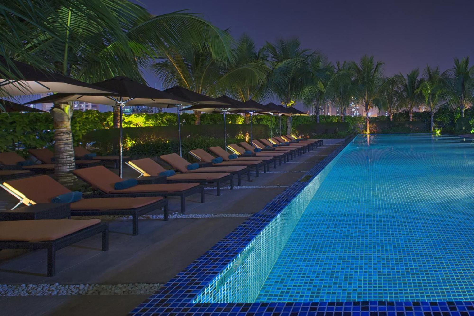 The Westin Mumbai Garden City Exterior photo The swimming pool at the hotel